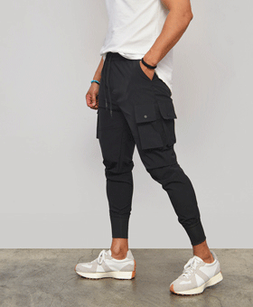 Cargo Jogger 126 with a solid elastic magazine